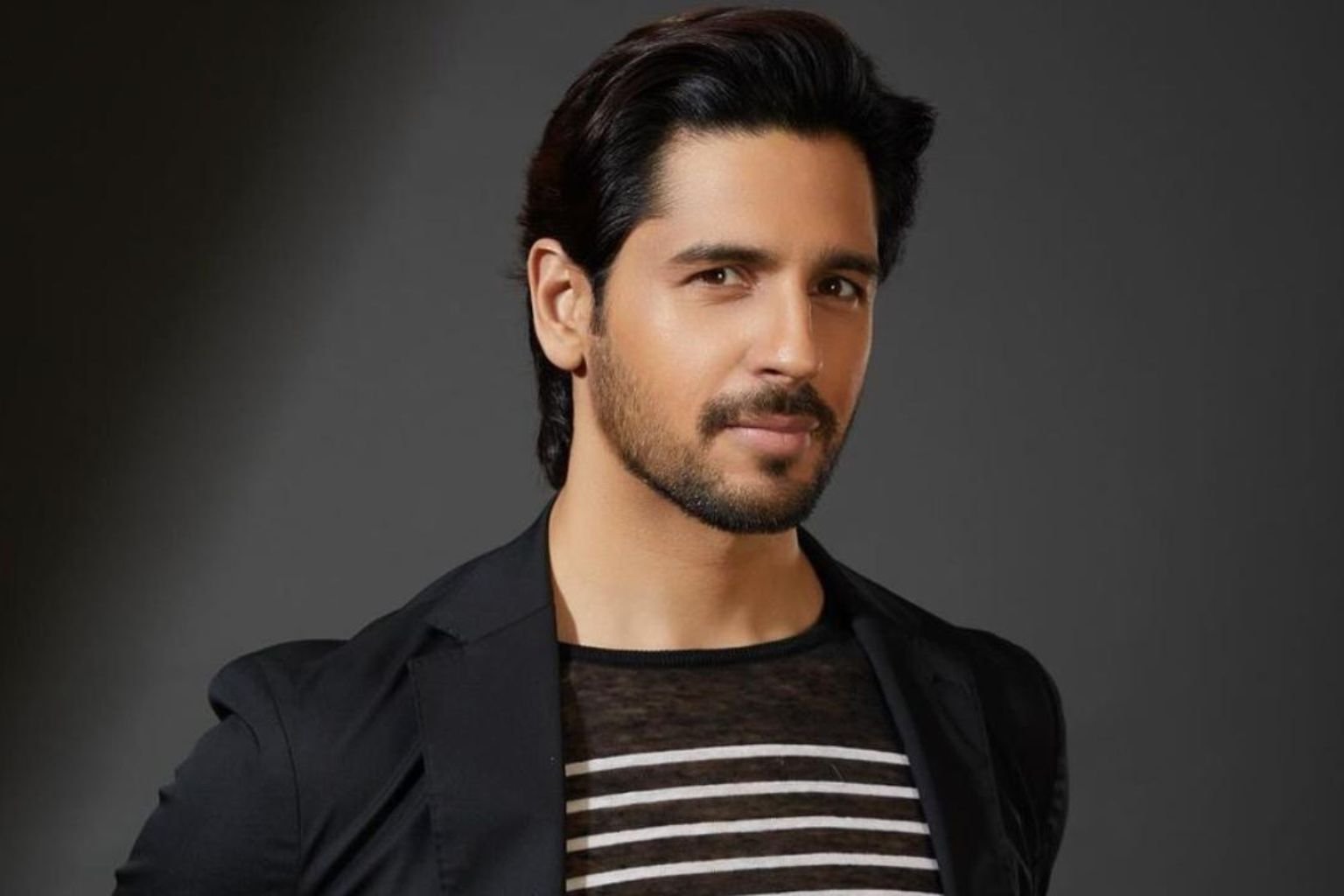 Sidharth Malhotra – Biography, Age, Height, Girlfriend, Family, Net Worth, Movies & Awards