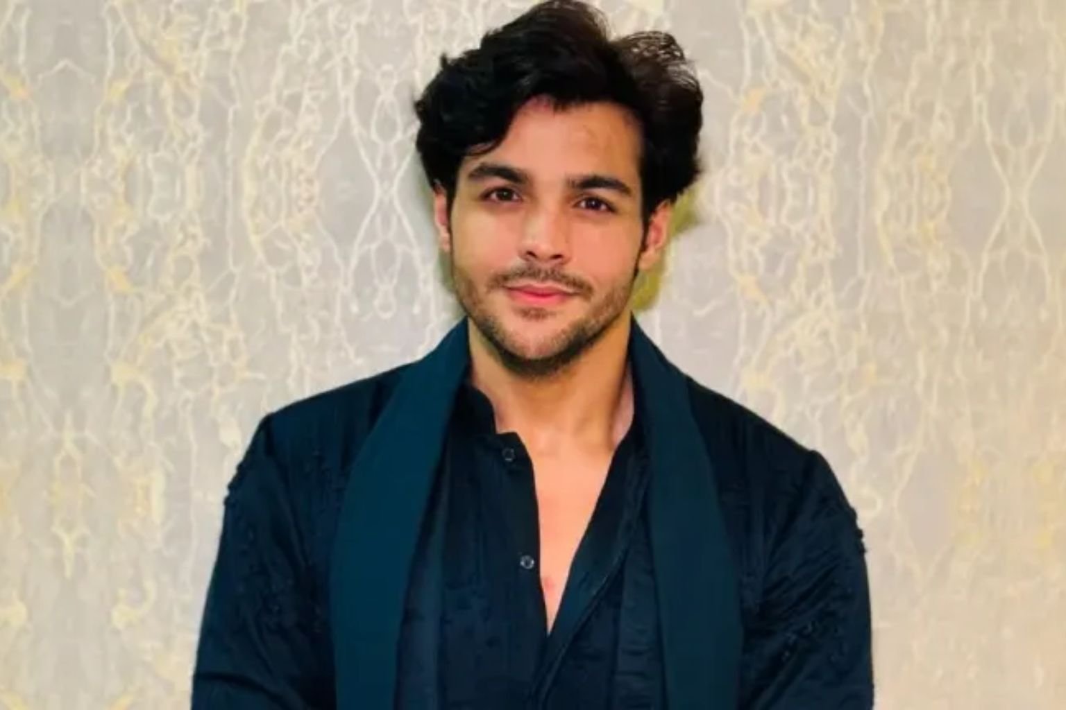 Ashish Chanchlani – Biography, Age, Height, Girlfriend, Family, Net Worth, YouTube Career and Awards