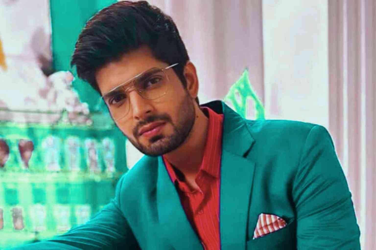 Hitesh Bharadwaj – Biography, Age, Height, Wife, Family, Net Worth, Career